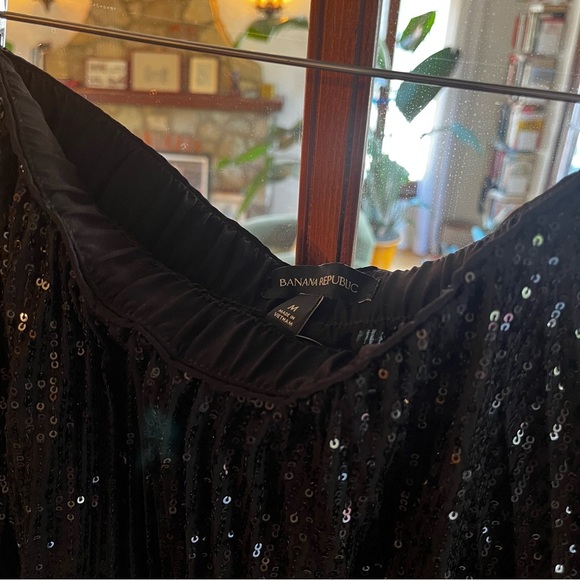 Banana Republic Black Pleated Sequin Midi Skirt Medium NWT - Picture 3 of 8